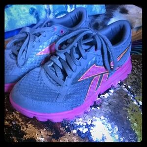 Reebok  flex  size 8